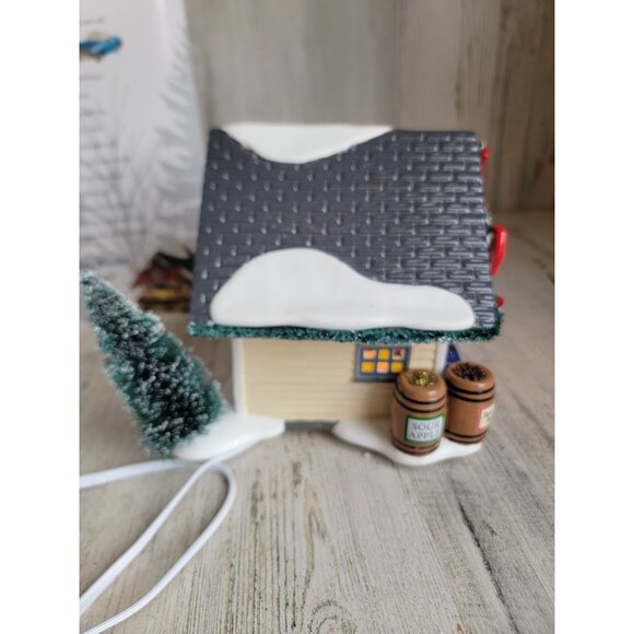 Dept 56 4030738 The Sweet Spot farmer's holiday market village - Picture 4 of 8